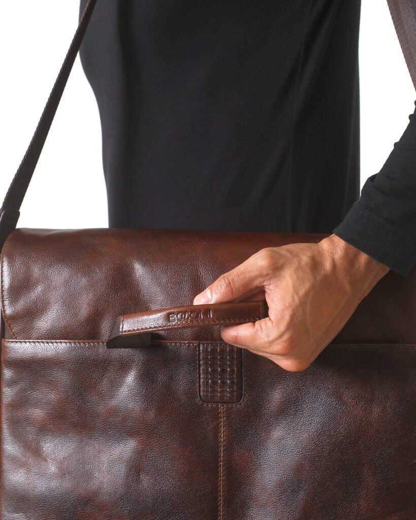 19 34648 2 tone buckle messenger 4 SA